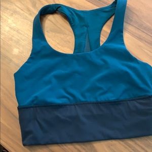 Lululemon bra size 6.. like new!